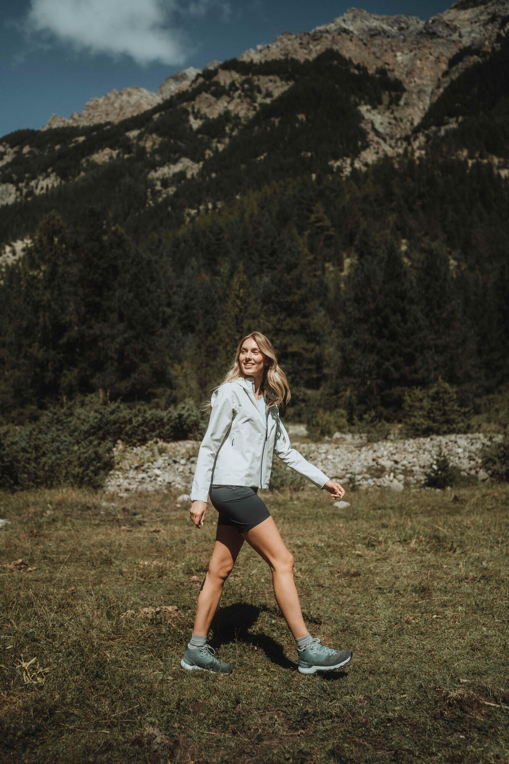 Quechua Women's MH100 Lightweight Waterproof Hiking Jacket