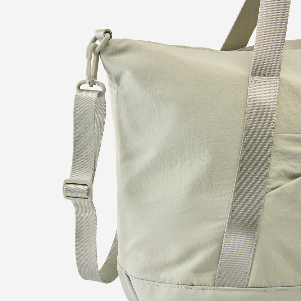 28L Sports Bag with Waterproof Pocket